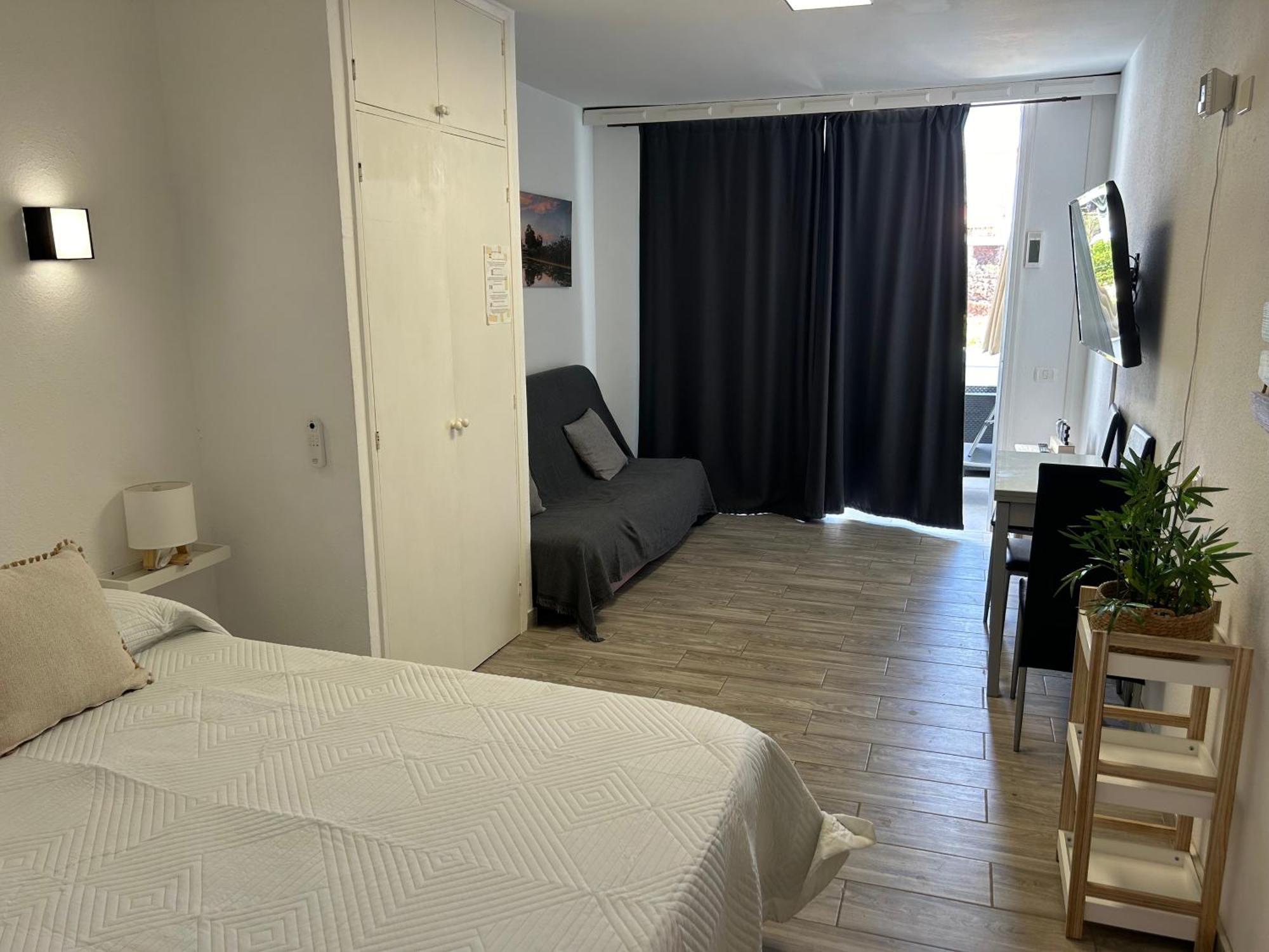 Sunny Apt With Terrace Coastal Area South Arona Arona  Buitenkant foto