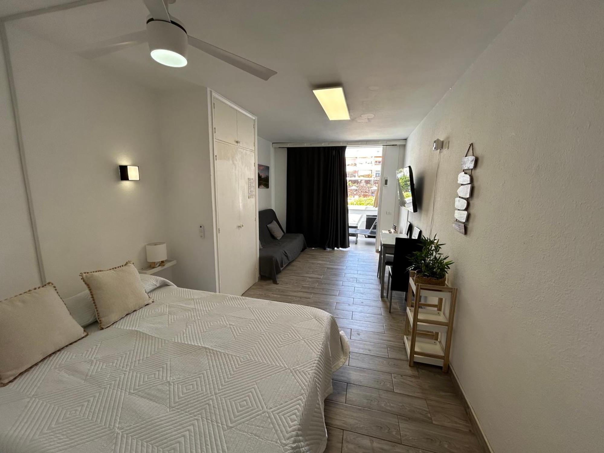 Sunny Apt With Terrace Coastal Area South Arona Arona  Buitenkant foto