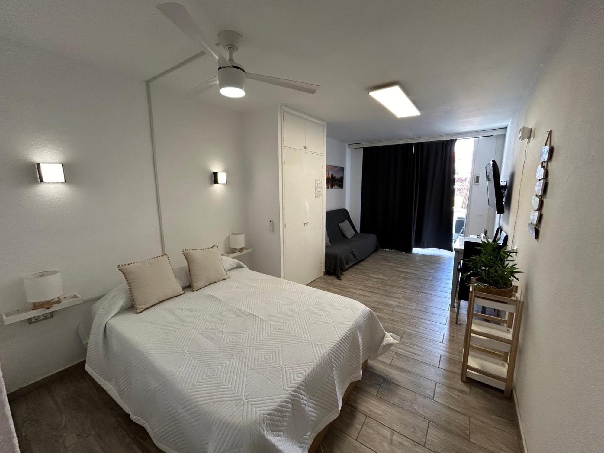 Sunny Apt With Terrace Coastal Area South Arona Arona  Buitenkant foto